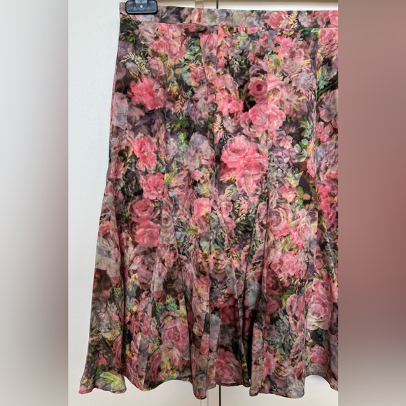 💎🌷ESCADA🌷SKIRT 🌷💎 🌷HOST PICK 🌷💎 - Picture 4 of 16